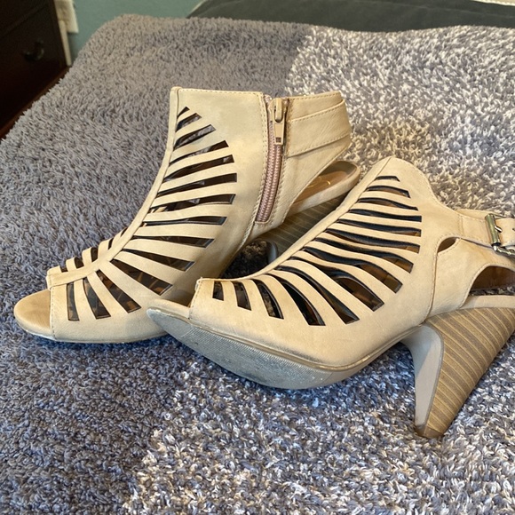 Suede taupe heels - Picture 2 of 6